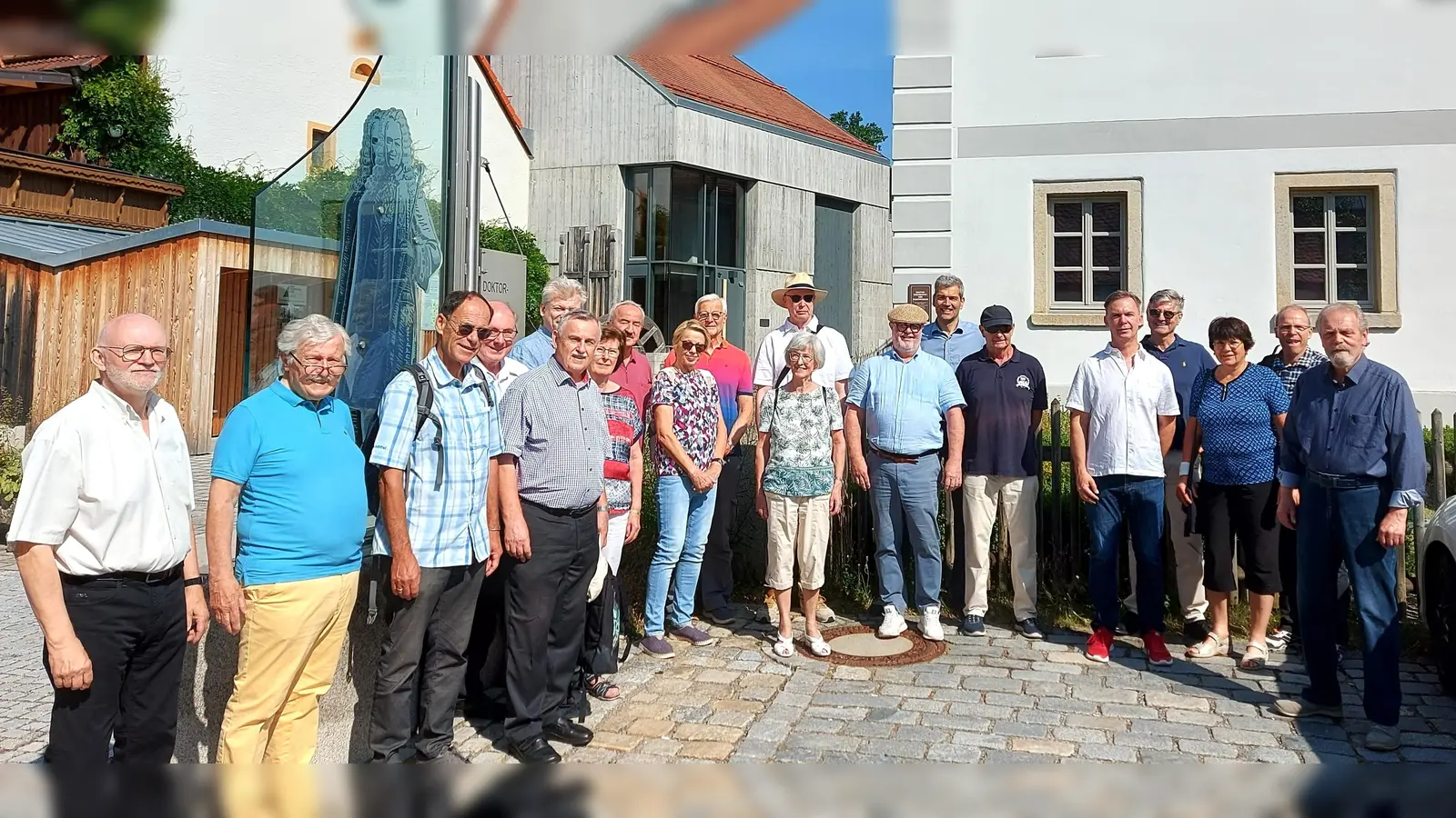 Die Schulleiter von Oberpfälzer Gymnasien sowie Pensionisten besuchten bei ihrem Sommertreffen auch das Doktor-Eisenbarth- und Stadtmuseum.  (Bild: Georg Lang)