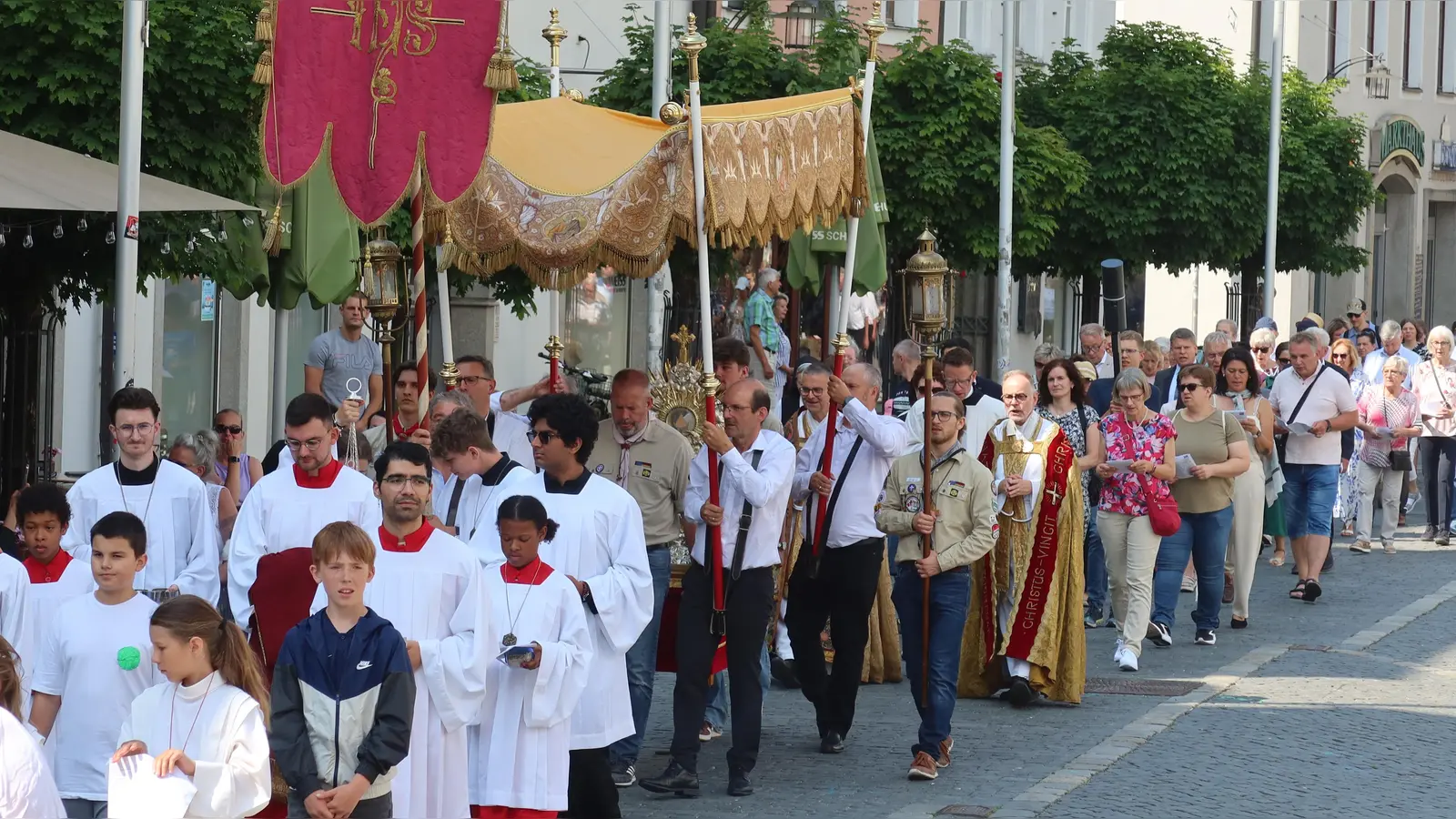 Fronleichnamsprozession der Pfarrei St. Josef.  (Bild: Helmut Kunz)