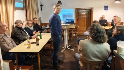 Vorsitzender Reinhold Wilterius bei seiner Präsentation  (Bild: Rainer Knoll)