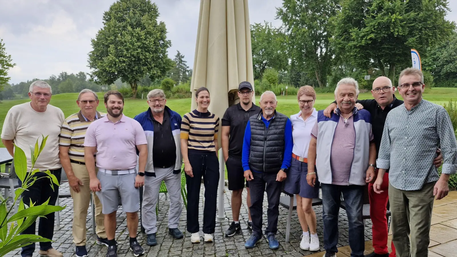 Sieger des Raiffeisen-Cups, ganz rechts Karl Schlagbauer von der Raiffeisenbank (Bild: Andrea Graf)