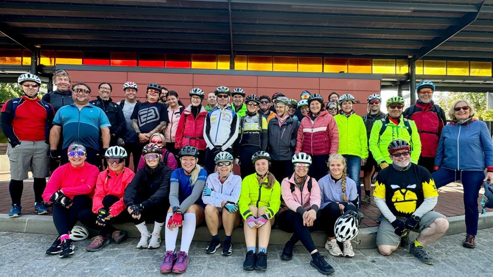 35 Teilnehmer/innen aus Waldsassen und Chodov nahmen an der jährlichen Radtour zwischen den Partnerstädten teil. (Bild: Elmar Brandl)