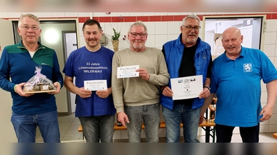 Bild (von links): Josef Kick (Trostpreis), Erich Fennerl (2. Platz), Reinhard Hübner (1. Platz), Edmund Essler (3. Platz), Herbert Striegl (Vorsitzender der Löwenfreunde). (Bild: Dr. Johannes Weig)