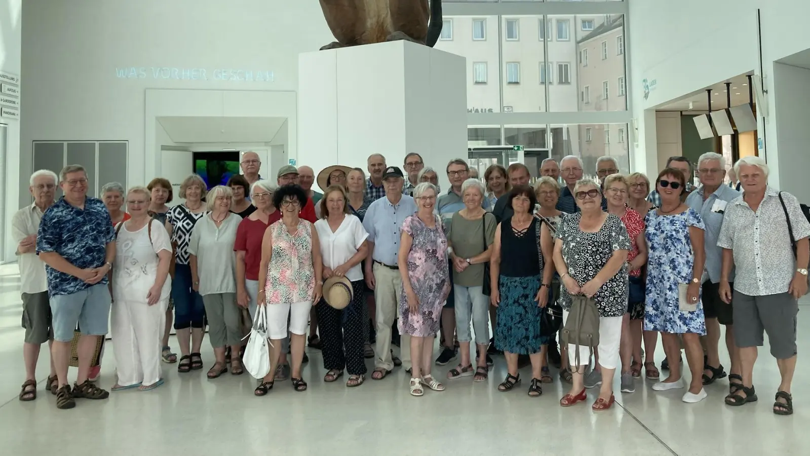 Gruppenbild Ver.di Senioren Nordoberpfalz in der Eingangshalle Haus der Bayerischen Geschichte in Regensburg<br> (Bild: Rainer Heribert Lacler)