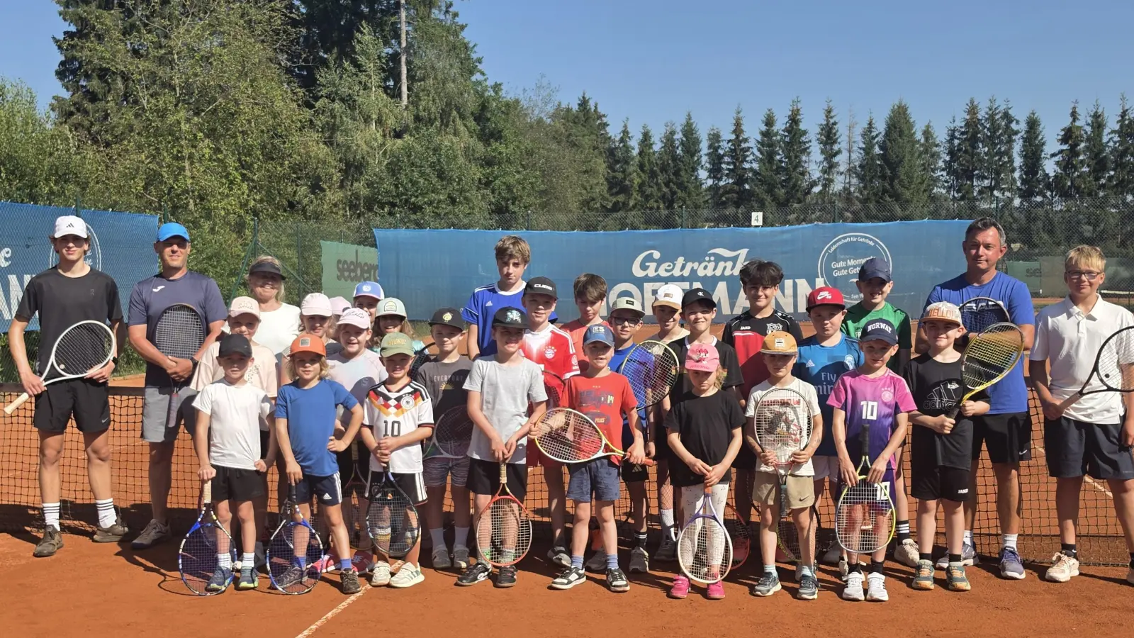 26 Kinder schnuppern in den Tennissport. (Bild: Sabine Heinl)