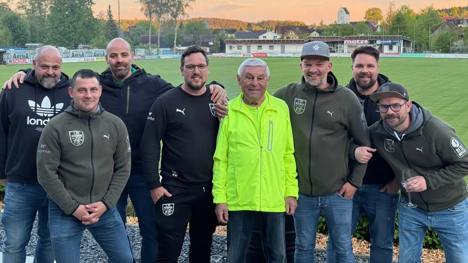 Von links nach rechts: Markus Friedl, Matthias Maler, Rico Lieske, Steffen Genrich, Kik Färber, Christian Tschoritsch, Flo Hofmann, Michael Moosburger.<br>  (Bild: Peter Gattaut)