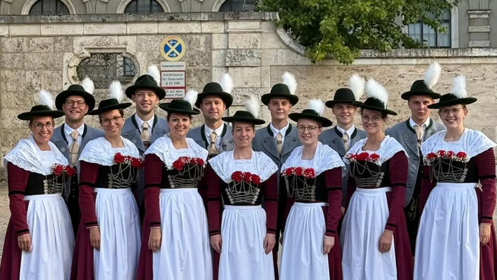 Auch eine 13-köpfige Trabitzer Abordnung setzte Farbtupfer im Münchner Wiesn-Trachtenzug. (Bild: Monika Pemp)
