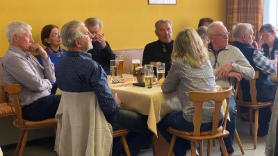 Gespannt lauschten die Mitgliedern dem letzten Jahresbericht des scheidenden Vorsitzenden Hans Pfannenstein. (Bild: Johann Pfannenstein)