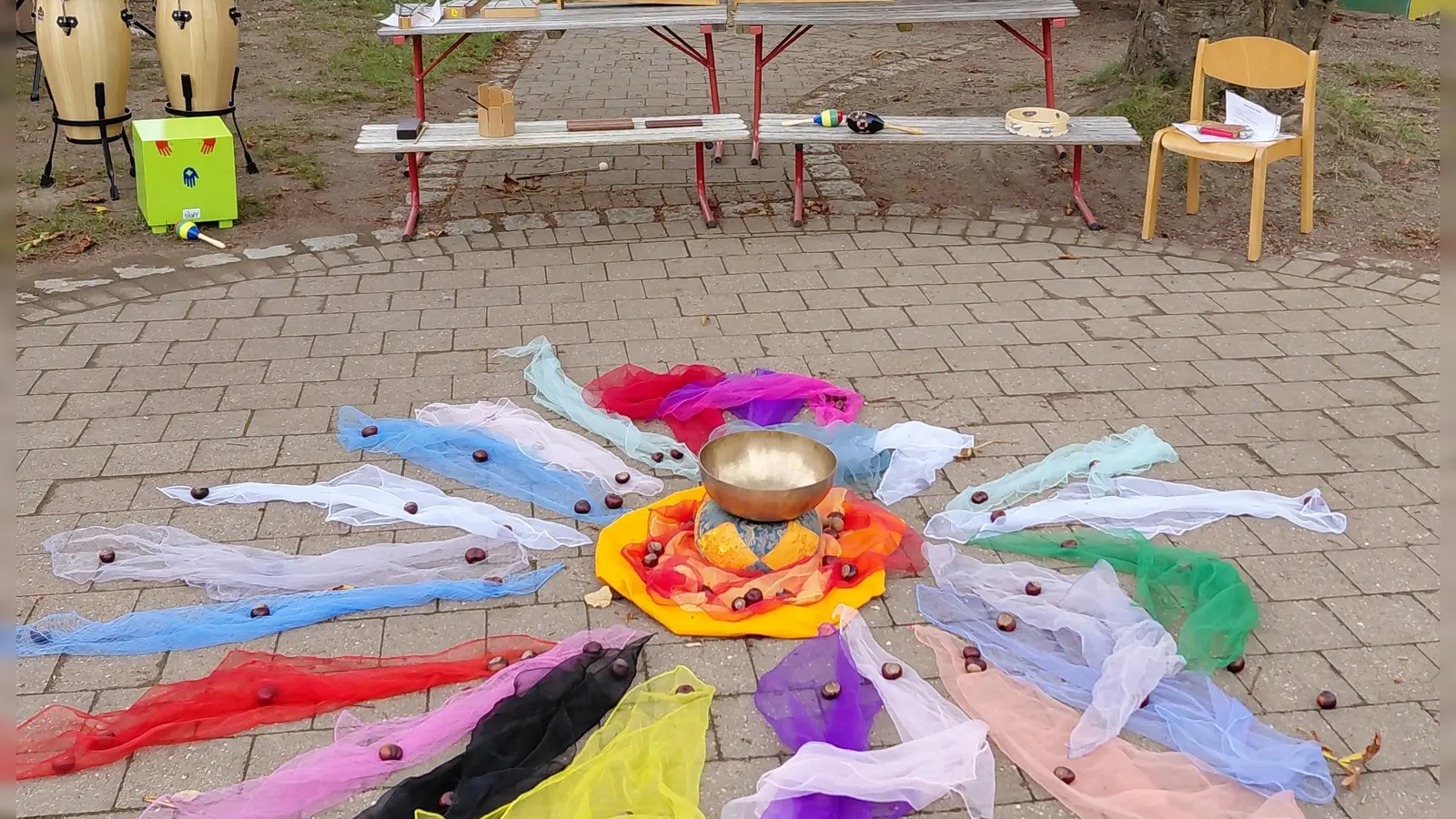 Festlich geschmückter Kreis zum Herbstfest (Bild: Melanie Weininger)