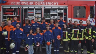 Gruppenfoto mit den neuen Jugendlichen und den Betreuern. (Bild: Florian Schießl)