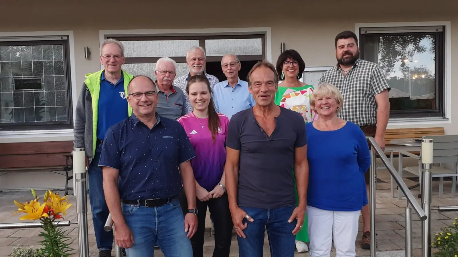 Auf dem Bild sind die für langjährige Mitgliedschaft geehrten Personen, vorne von links -> Matthias Ruoff (15 Jahre), (Anna Ruoff (25 Jahre), Bernd Kopp (50 Jahre), Christa Lilla (50 Jahre), hinten -> 2.vl. Theodor Heinz (70 Jahre) und 4.vl. Winfried Meister (70 Jahre).  (Bild: Georg Peters)