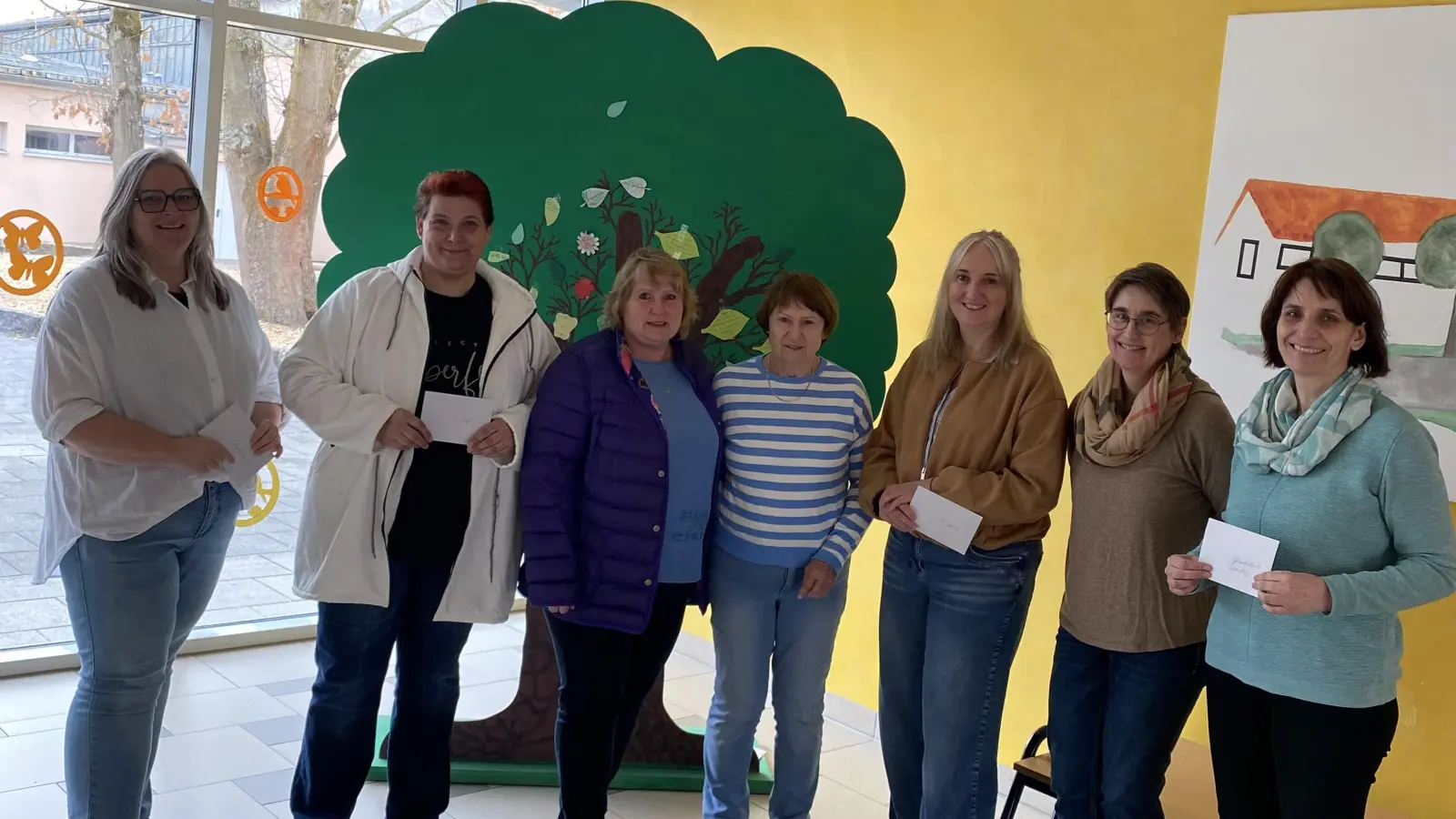 Spendenübergabe Kath. Frauenbund Wernberg an die Kindergärten und Schule (Bild: Stefanie Rosenberg)