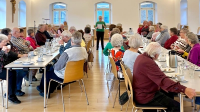 Die Senioren erinnerten und amüsierten sich gut. (Bild: Leonie Schmarander)