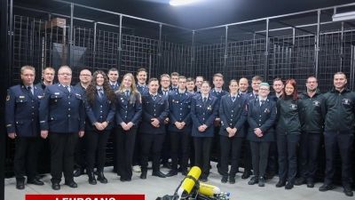 Die Teilnehmer des Frühjahrs- Atemschutzlehrgangs des Landkreises Tirschenreuth stellten sich zum Abschluss zum Gemeinschaftsfoto auf.  (Bild: Christian Kohl )