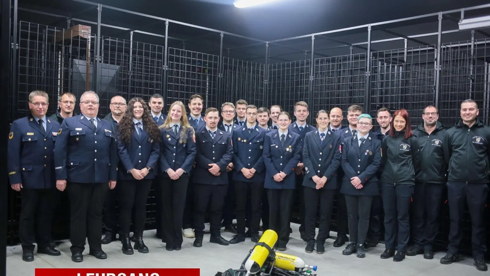 Die Teilnehmer des Frühjahrs- Atemschutzlehrgangs des Landkreises Tirschenreuth stellten sich zum Abschluss zum Gemeinschaftsfoto auf.  (Bild: Christian Kohl )