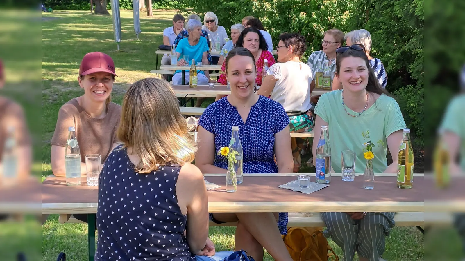 Bei bestem Sommerwetter trafen sich die Mitglieder des Frauenbunds zum Mittsommerfest im Garten des Hirschauer Pfarrheims. (Bild: Lisamarie Schmidl)
