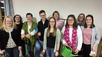 Von links nach rechts: Beisitzerin Annette Nübler, Beisitzerin Angelika Hüttner, 1.Vorsitzende Tanja Siegler, Beisitzer Ralf Wiesmeth, Beisitzerin Sophia Nübler, Beisitzerin Martina Popp, 2.Vorsitzende Gabi Hager, Kassiererin Claudia Lederer und Schriftführerin Carina Hüttner. Nicht am Bild Beisitzerin Bianca Schönl, Kassenwarte Edmund Maier und Helmut Lederer. (Bild: Tanja Siegler)