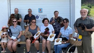 Das Foto zeigt von links nach rechts <br>Vorne: Ramona Baskurt, Jaqueline Jettke, Claudia Gaebl-Kammerer, Doris Scharnagl-Lindinger, Wunibald Heinl<br>Hinten: Christian Borkner, Jürgen Herrmann und Heidi Spitaler<br><br> (Bild: Kornelia Heinl)