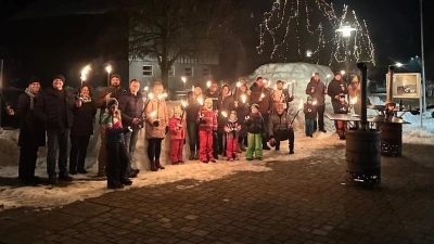 Teilnehmer Fackelwanderung Neuzirkendorf (Bild: Gerhard Schindler)