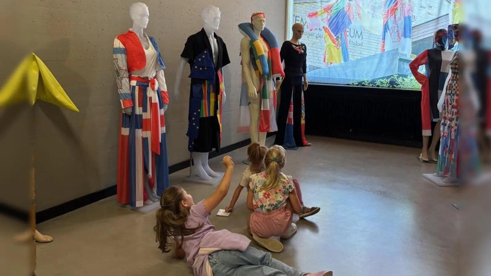 Die Kinder beim Ferienprogramm im Europa-Museum Etsdorf. (Bild: Felicitas Hölzl)