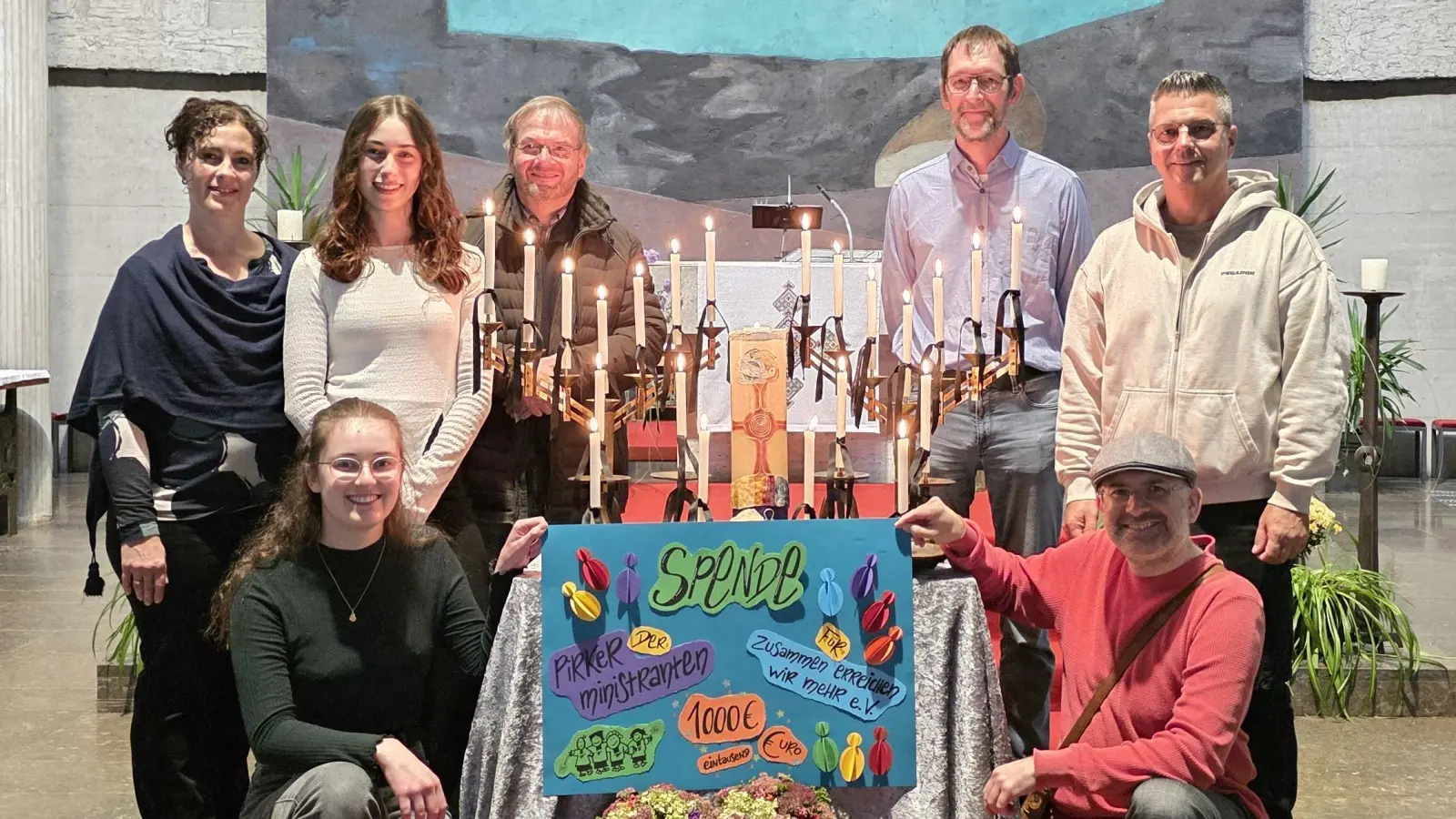 Ministranten der Pfarrei Auferstehung Christi aus Pirk und Vorstand Zusammen erreichen wir mehr e. V. (Bild: Marc Braun)