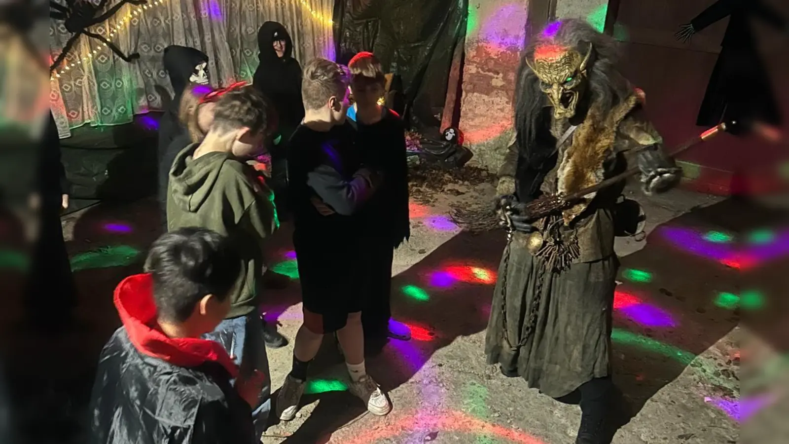 Erste Halloween-Part der Jugendgruppe „Woidkraxler“. (Bild: Thomas Buchner)