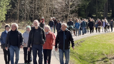 Emmauspilger auf dem Weg nach Lindau (Bild: Daniel Herrmann)