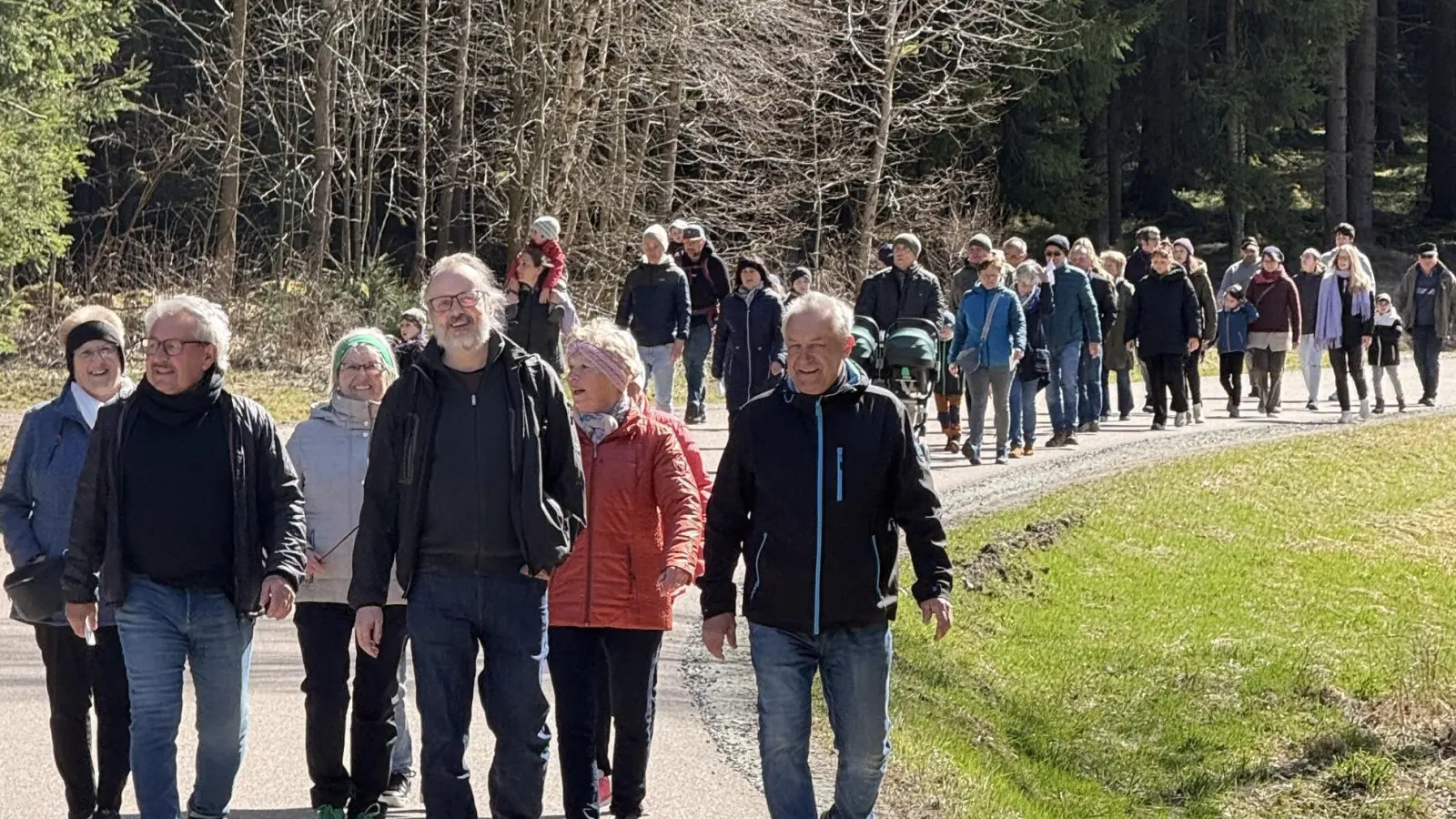 Emmauspilger auf dem Weg nach Lindau (Bild: Daniel Herrmann)