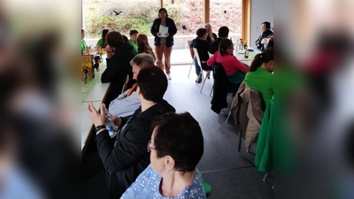 Frau Marianne Schieder referiert zum Thema „Vorsorgevollmacht” im Pfarrheim Glaubendorf  (Bild: Brigitte Klinger)