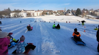 Endlich Schnee und Schlittenfahren (Bild: Sabine Graser)