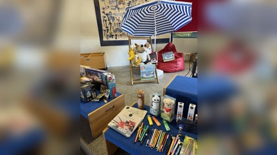 Die Marktbibliothek Mantel nahm zum dritten Mal am Sommerferienleseclub teil, was Lesemaus Glori Globus sehr freute. (Bild: Elisabeth Grassler)