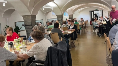 Zahlreiche Besucher waren wieder zur Mai Sitzweil in den Schafferhof gekommen. (Bild: Ingrid Eckstein)