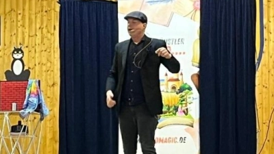 Mr. Flo zog die kleinen Zauberfans in seinen Bann. (Bild: Andreas Solter)