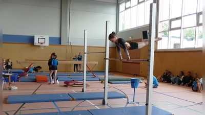 Frieda Seifert sicherte sich am Reck den ersten Platz. (Bild: Larissa Wegmann)