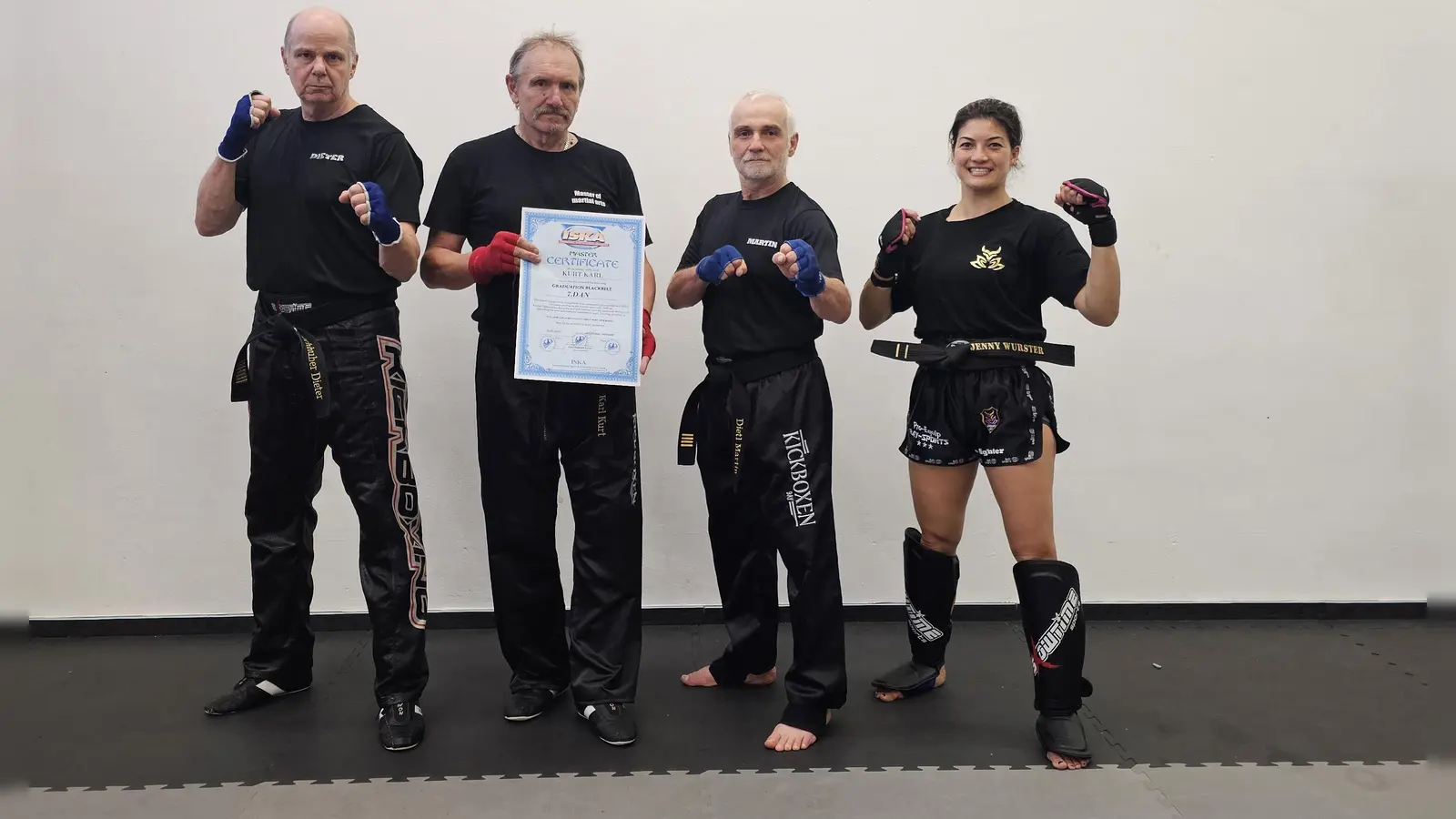 Die Danträger des KBC Amberg (von links): Dieter Bachhuber (7. Dan), Kurt Karl (7. Dan), Martin Dietl (4. Dan) und Jenny Wurster (2. Dan) (Bild: Jenny Wurster)
