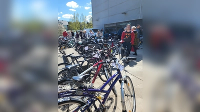 Fahrrad gesucht - Fahrrad gefunden. Auf den Radbörsen des ADFC geht es geschäftig zu.  (Bild: Michael Meier )