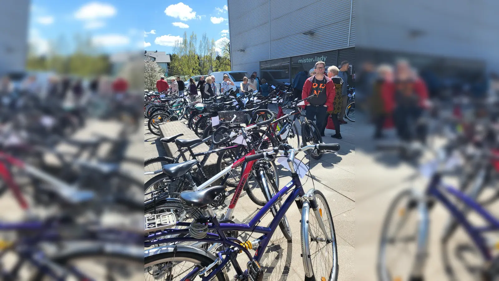 Fahrrad gesucht - Fahrrad gefunden. Auf den Radbörsen des ADFC geht es geschäftig zu.  (Bild: Michael Meier )
