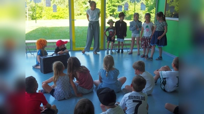 Theaterworkshop in der Grundschule zum Stück „Meister Eder und sein Pumuckl” (Bild: Selina Kreuzer)
