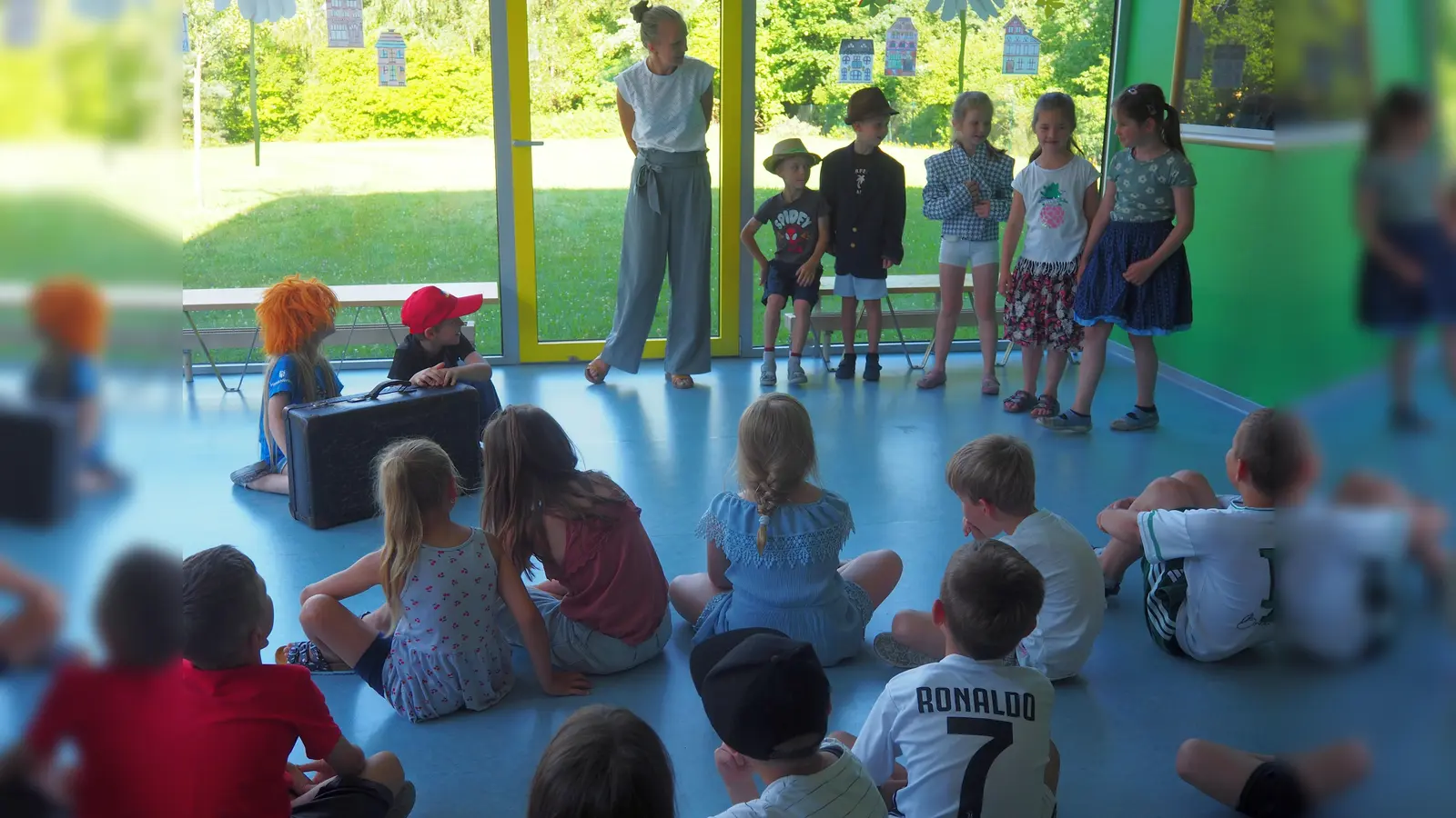 Theaterworkshop in der Grundschule zum Stück „Meister Eder und sein Pumuckl” (Bild: Selina Kreuzer)