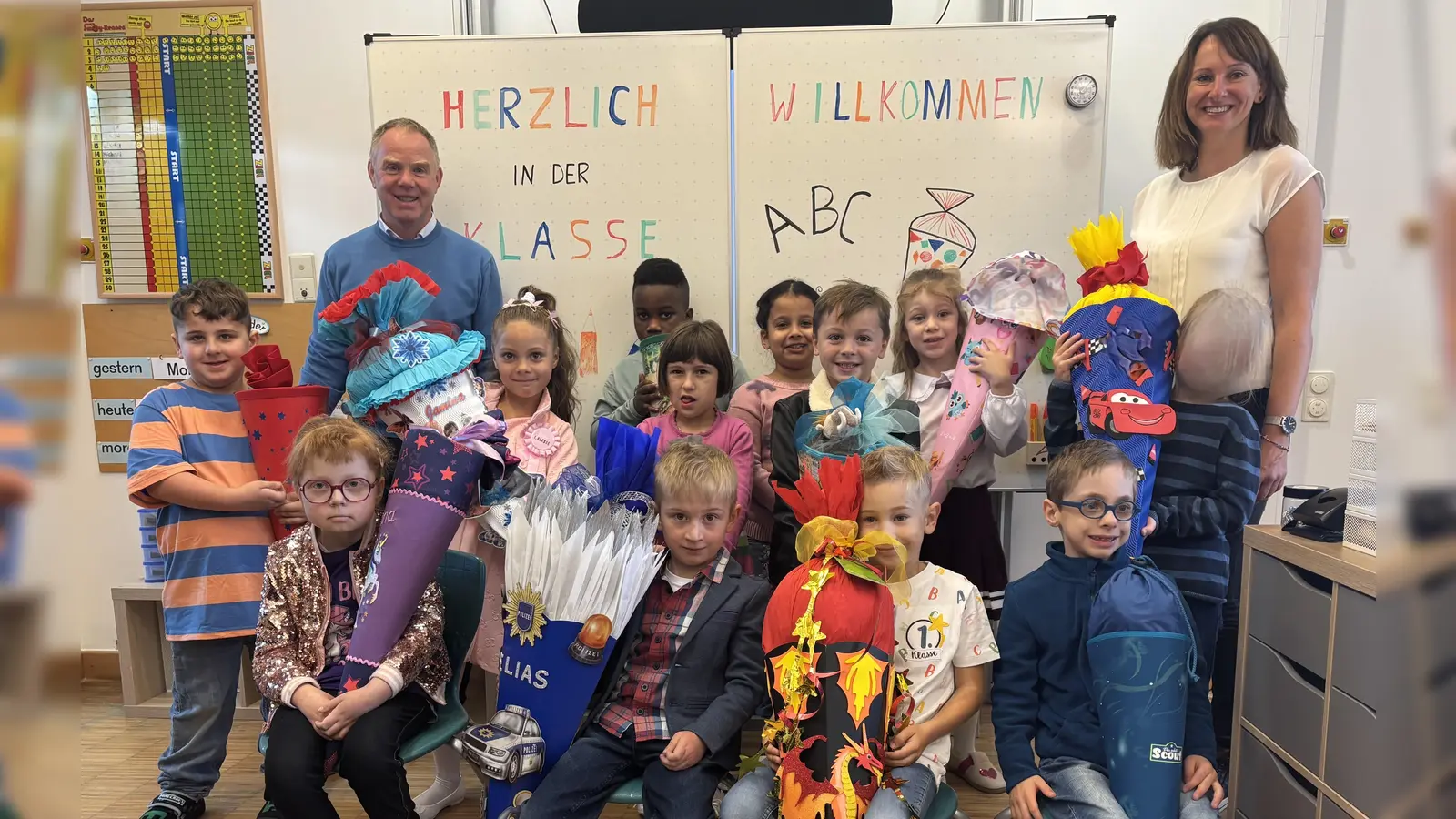 12 Kinder erlebten heute ihren ersten Schultag an der St. Felix Schule. (Bild: Anja Kirschsieper)