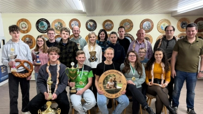 Zahlreiche Gewinner beim Weihnachtsschießen des Schützenverein Gebhardsreuth. (Bild: Dominik Brenner)