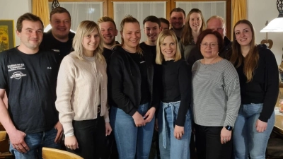 Die aktuelle Vorstandschaft der Kirwaleit Rieden e.V. mit Erstem Vorsitzenden Marcel Malotta (2.v.l.). (Bild: Christina Hollweck)