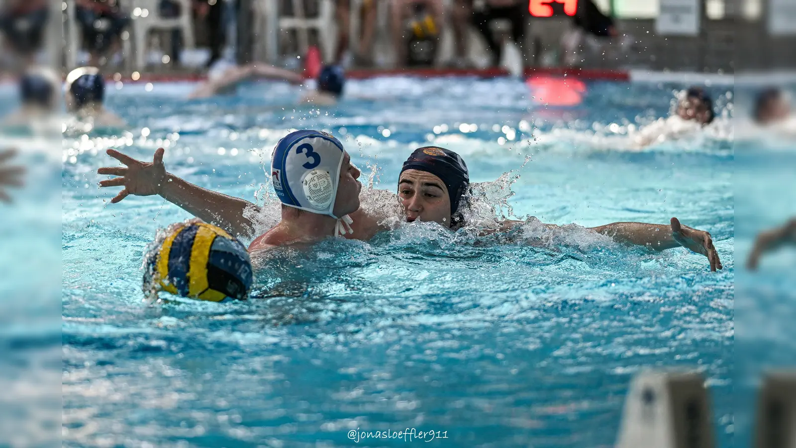 Denys Underberg verteidigt den Ball (Bild: Jonas Löffler )