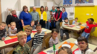 Das gemeinsame Schulfrühstück in der Mensa der Grundschule (Bild: Jakob Seifert)