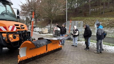TecCheck mit dem Tablet der Seitz GmbH am Unimog der Autobahn GmbH (Bild: Verena Frauenknecht)