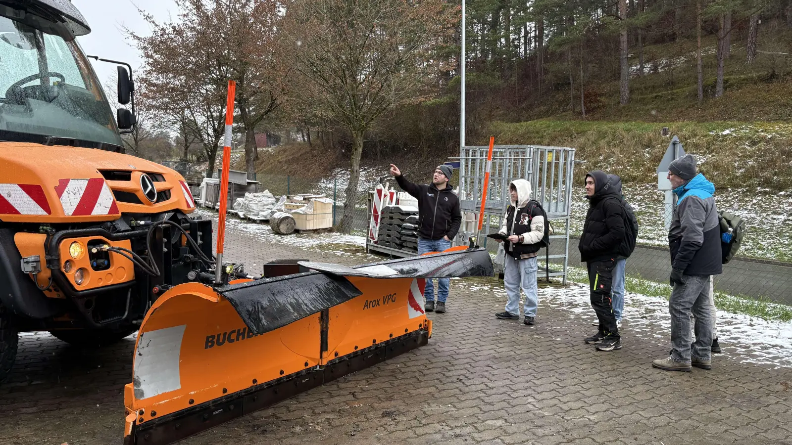 TecCheck mit dem Tablet der Seitz GmbH am Unimog der Autobahn GmbH (Bild: Verena Frauenknecht)