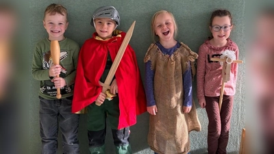 Vorschulkinder üben für Ihr Rollenspiel  (Bild: Jessica Winklmann)