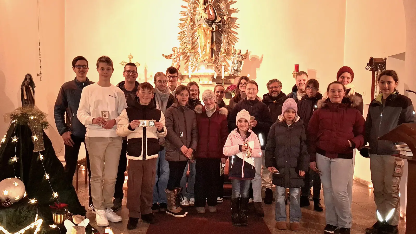 Der Chor Sing &amp; Smile verzauberte die Besucher des Lichtergottesdienstes (Bild: Sonja Witt)