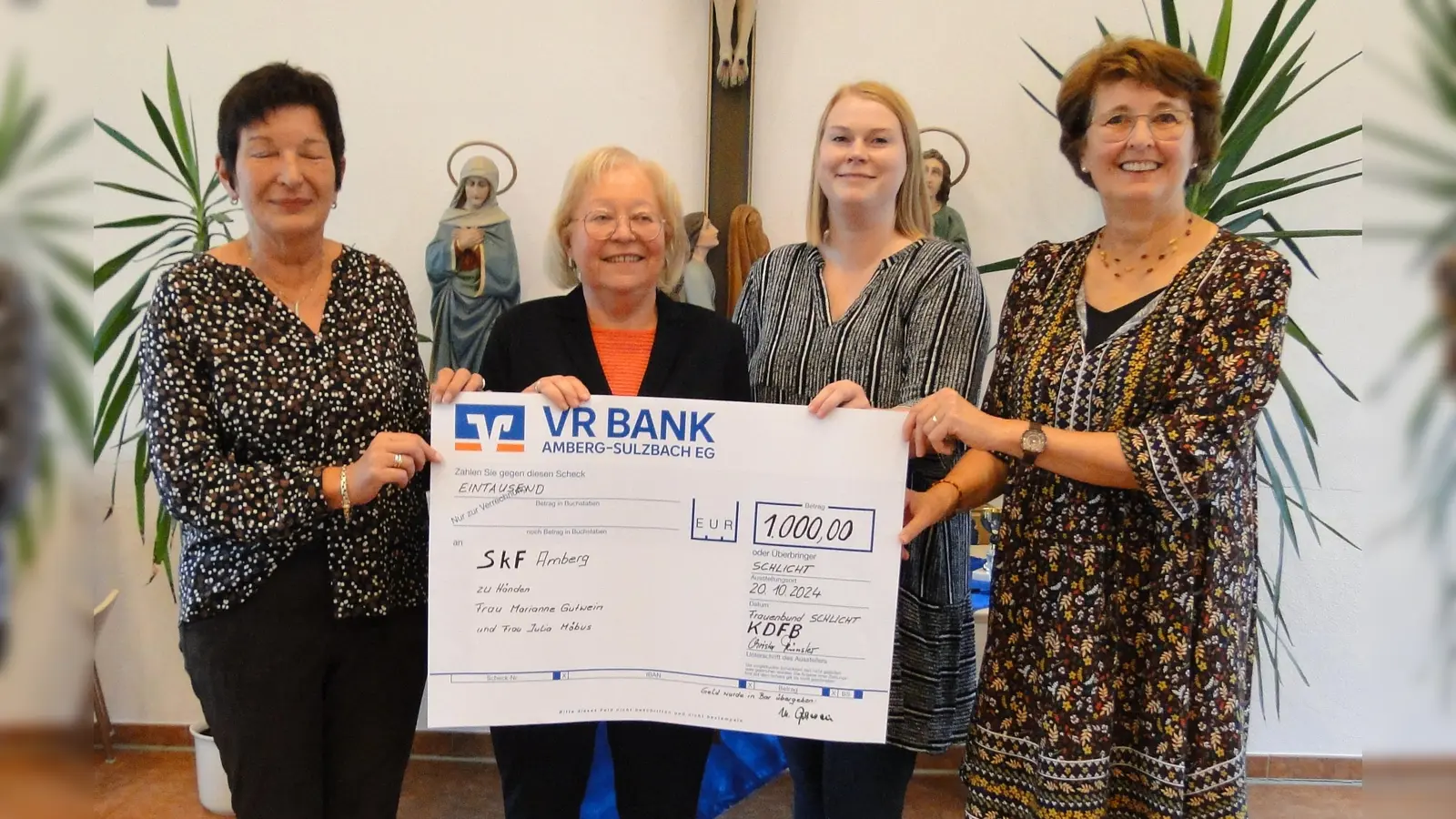 Von Links: 1.Vorsitzende Maria Hefner, Von SkF: Marianne Gutwein, Julia Möbus, Kassiererin Christa Münster (Bild: Christa Münster)