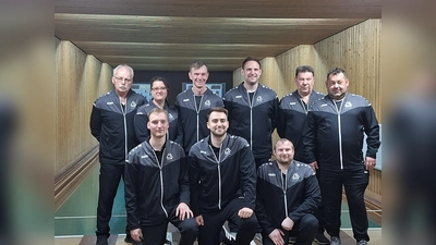 Die beiden erfolgreichen Mannschaften. (Bild: Detlef Götz)