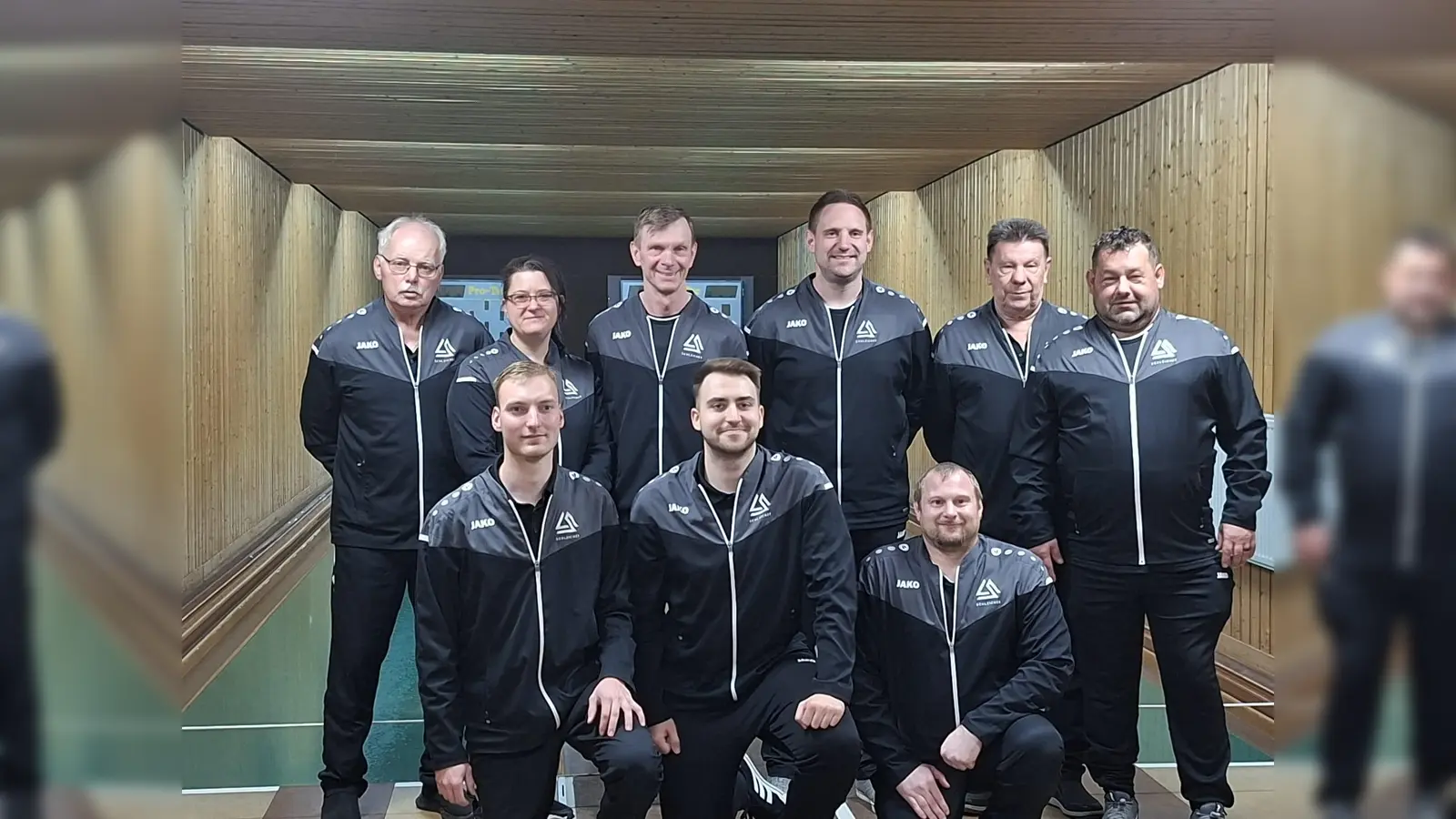 Die beiden erfolgreichen Mannschaften. (Bild: Detlef Götz)